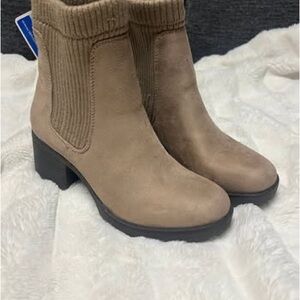 White Mountain Cream Ankle Boots with Elastic Panels and Chunky Heel